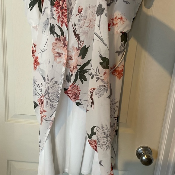 White floral Suzy Shier dress with belt - Picture 5 of 5